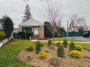 961 N Fletcher Ave, Valley Stream, NY 11580