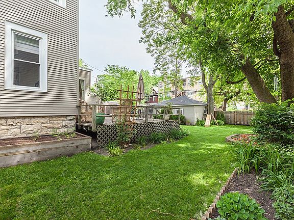 4th image of 6723 N Ashland Ave