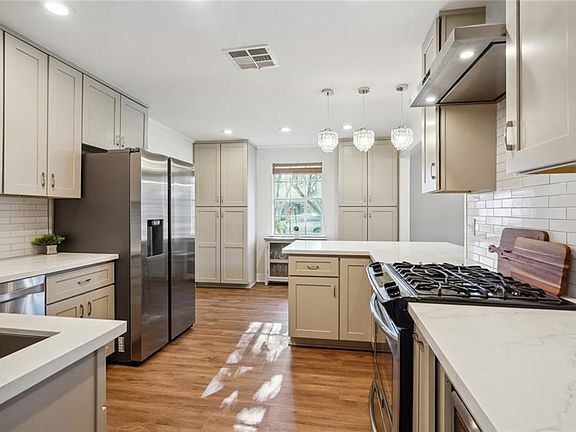 3rd image of 1101 Rural St