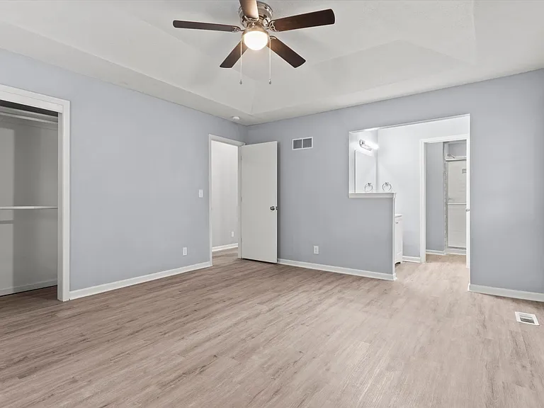 14501 S Village Dr — Photo 14