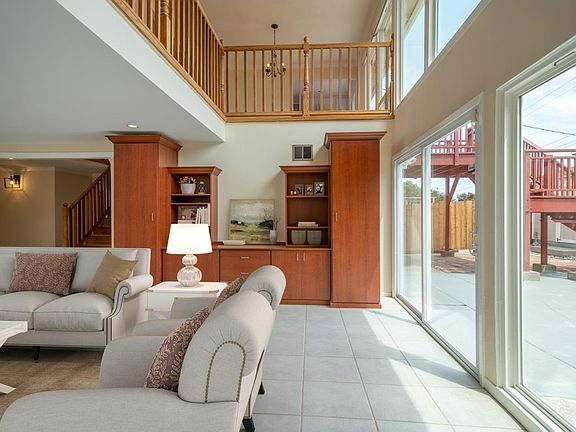 5th image of 2525 Tara Ln