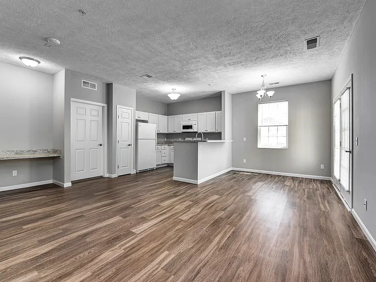 Aquamarine Apartments — Photo 102