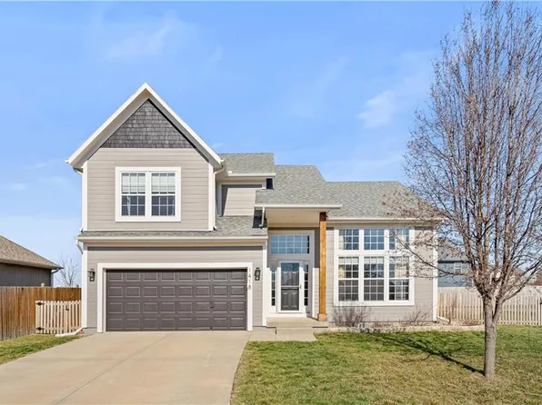 1418 Glen Dr, Louisburg, KS 66053
