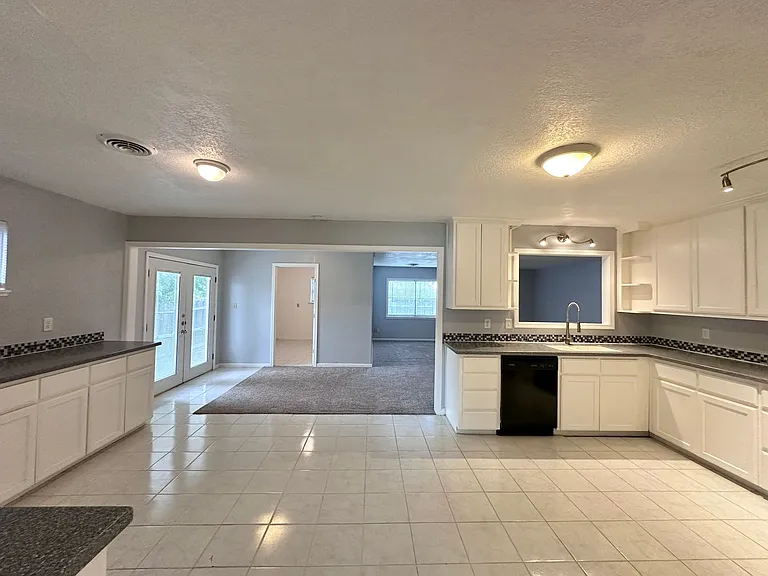 1801 Glendale Dr — Photo 8