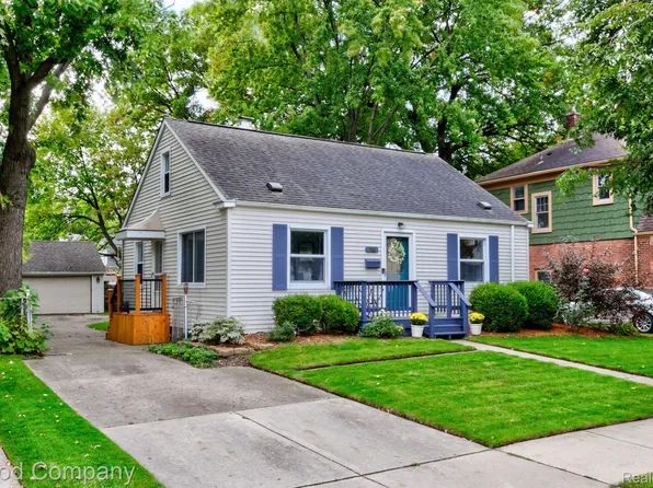 74 Devonshire Rd, Pleasant Ridge, MI 48069