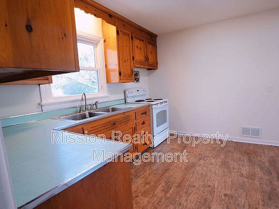 2nd image of 2500 Byron St