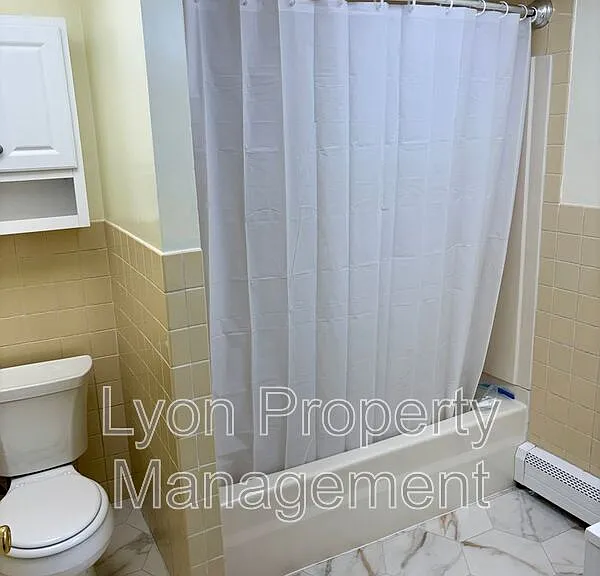 94 Anthony Ave #2R — Photo 5