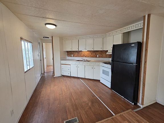 2nd image of 501 E 44th St Trailer 12