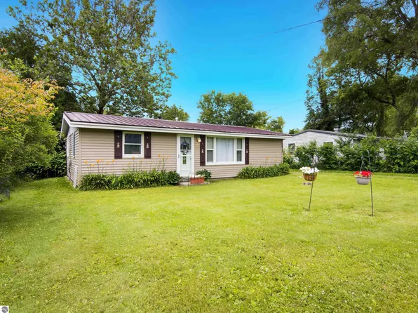 3912 Brook Dr, Traverse City, MI 49684