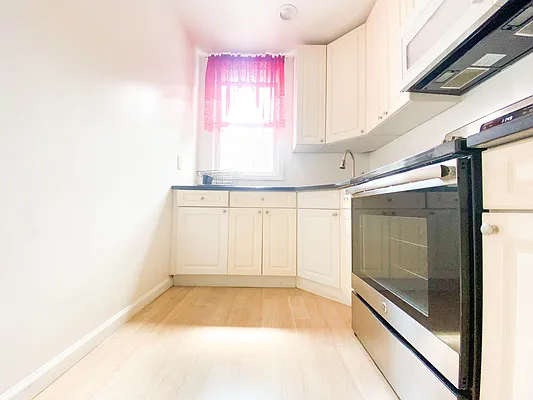 Rented by RealTegrity NY LLC | media 6