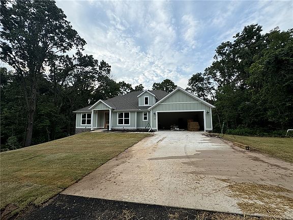 3rd image of 14 Ingleborough Dr