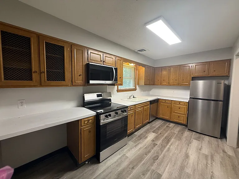 744 S Cedar St — Photo 1