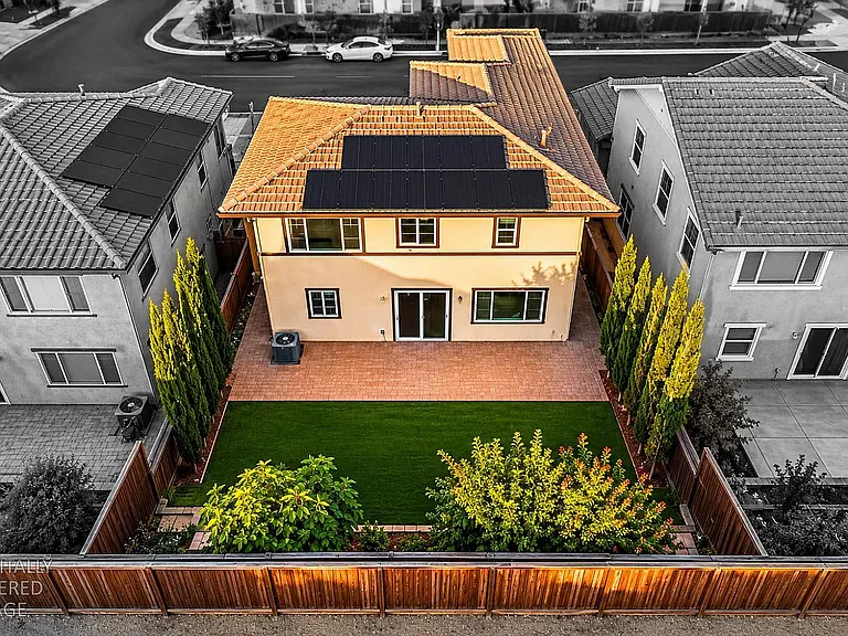 1837 S La Barbera Ave — Photo 32
