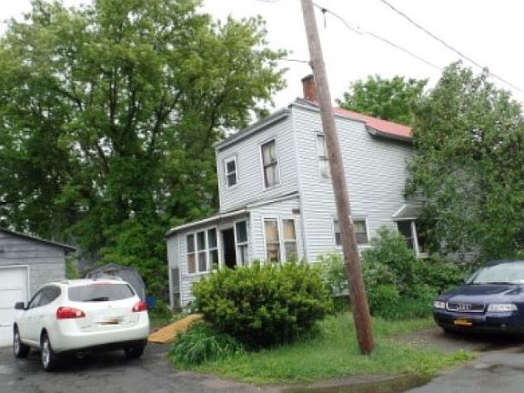 3rd image of 39 1st St