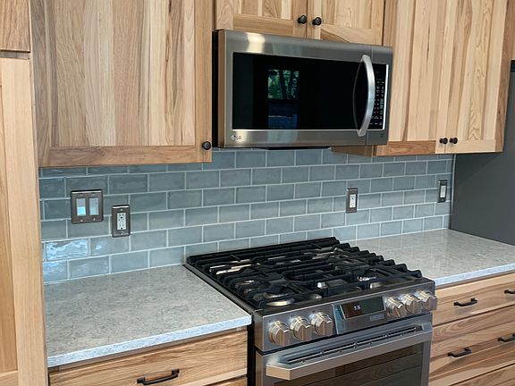 4th image of 1160 S Corona St