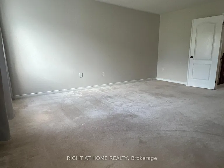 39 Golden Iris Cres — Photo 33