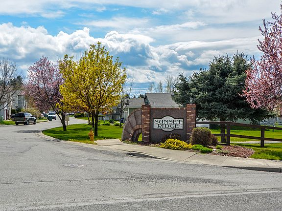 3rd image of 2206 N Columbine Ct