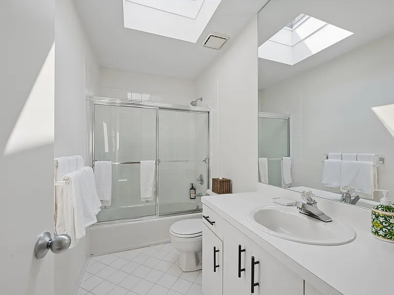 16 Elizabeth Ln — Photo 15