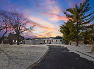 2390 White Oak Dr, Northbrook, IL 60062