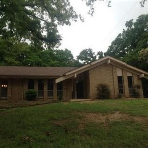 1st image of 2810 Oak Cliff Ln