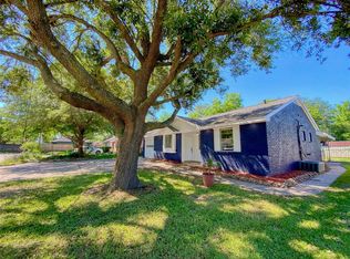 813 Merribrook Ln, Friendswood, TX 77546
