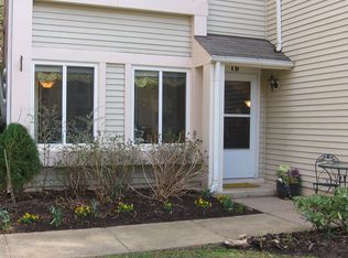 10300 Luria Commons Ct #1B, Burke, VA 22015