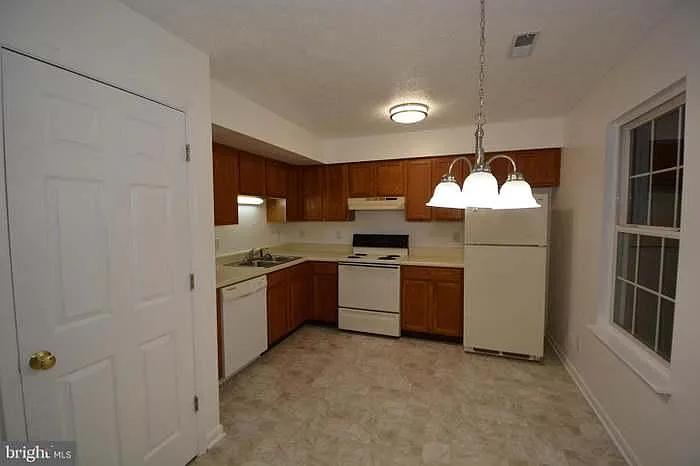 431 Ridgefield Ave — Photo 6