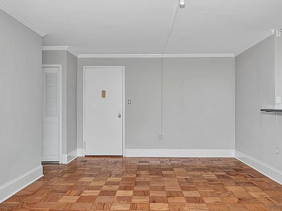 3rd image of 10401 Grosvenor Pl APT 1211