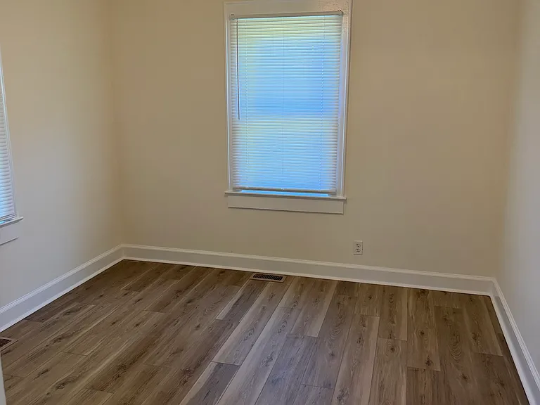 823 Bristol Dr — Photo 10