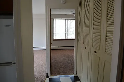2233 N Summit Ave — Photo 2