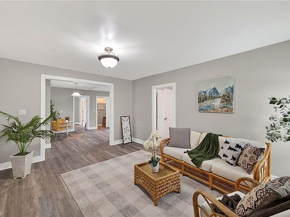 3rd image of 318 W 5th St