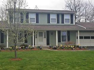 7 Hardwood Ln, Rochester, NY 14616