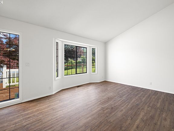 5th image of 692 NW Queens Ct