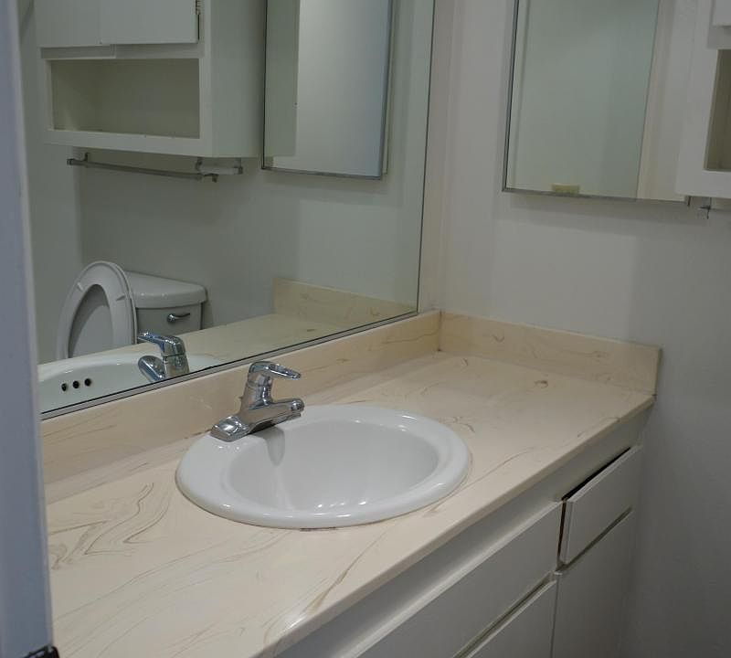2nd image of 2011 Oak Ave Unit 5