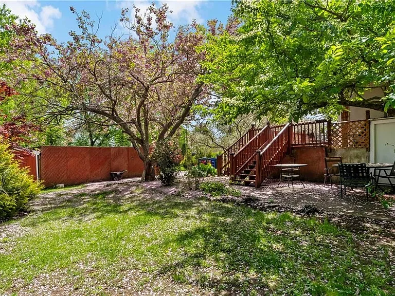 185 Ottawa Ave — Photo 6