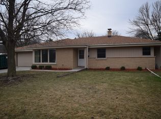 5104 Maplewood Dr, Greendale, WI 53129