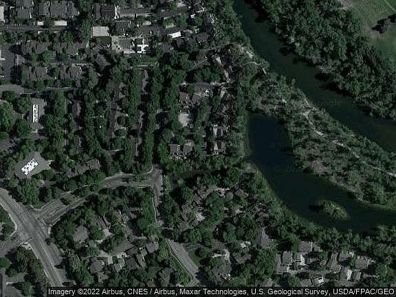 2nd image of 980 E Riverpark Ln #980