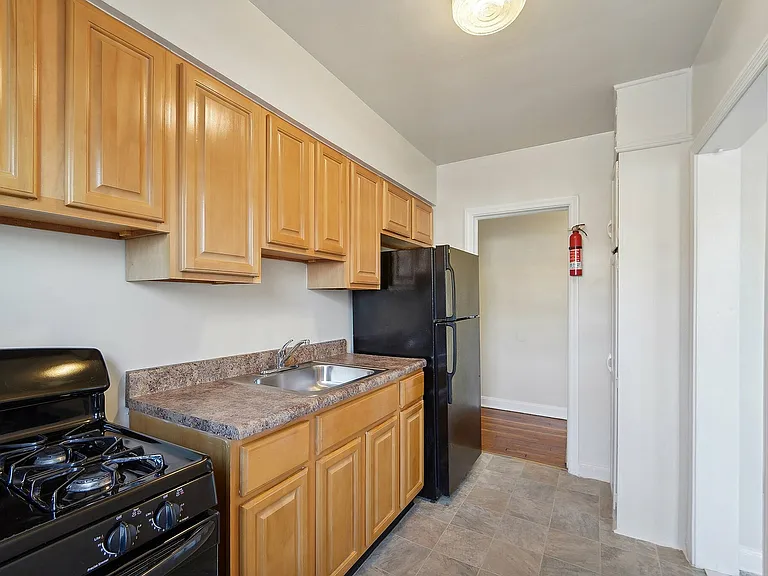 Experience the charm of this modern kitchen, designed for efficiency and style.