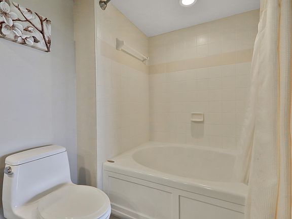 5th image of 400 E Bay St Suite 1204