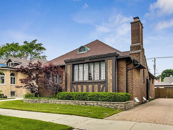 2nd image of 2718 W Farwell Ave