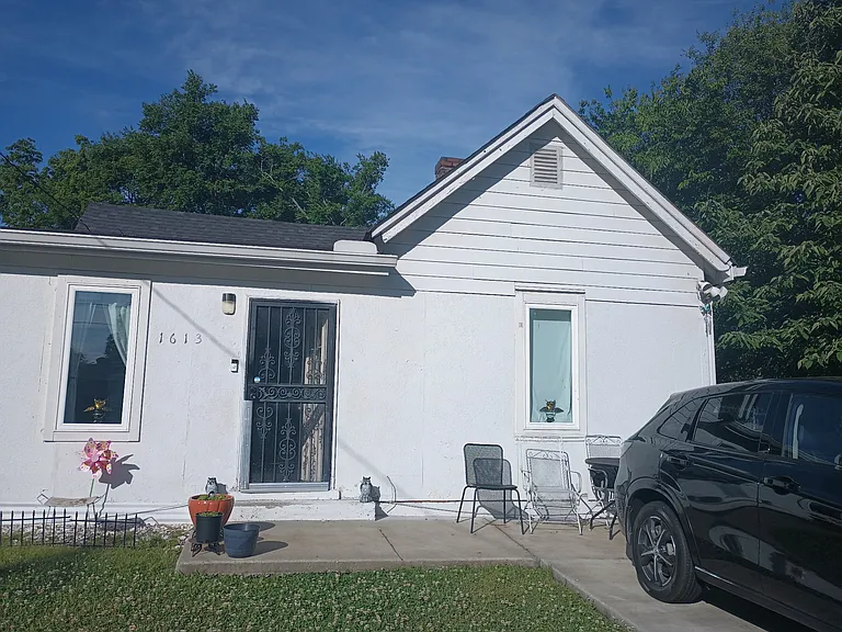 1613 16th Ave N — Photo 1