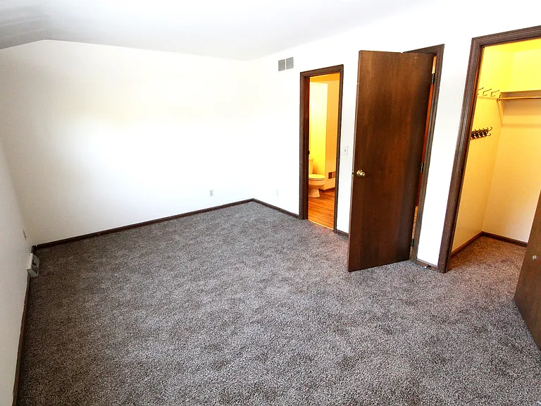 4822 Dierker Rd — Photo 13