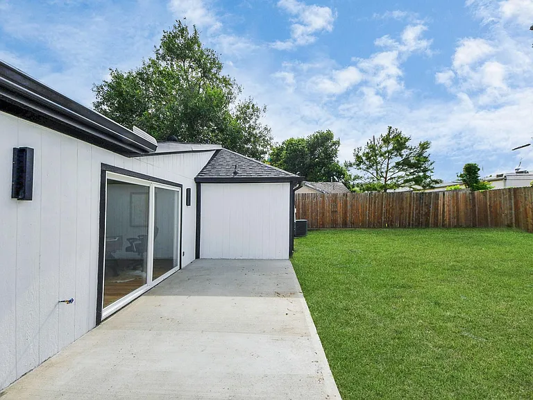6249 Locke Ln — Photo 12