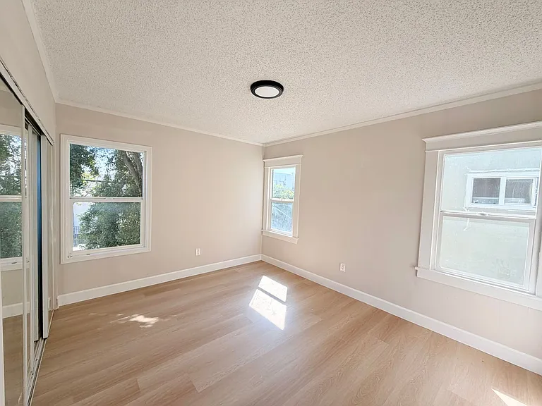 4705 Willowbrook Ave — Photo 44
