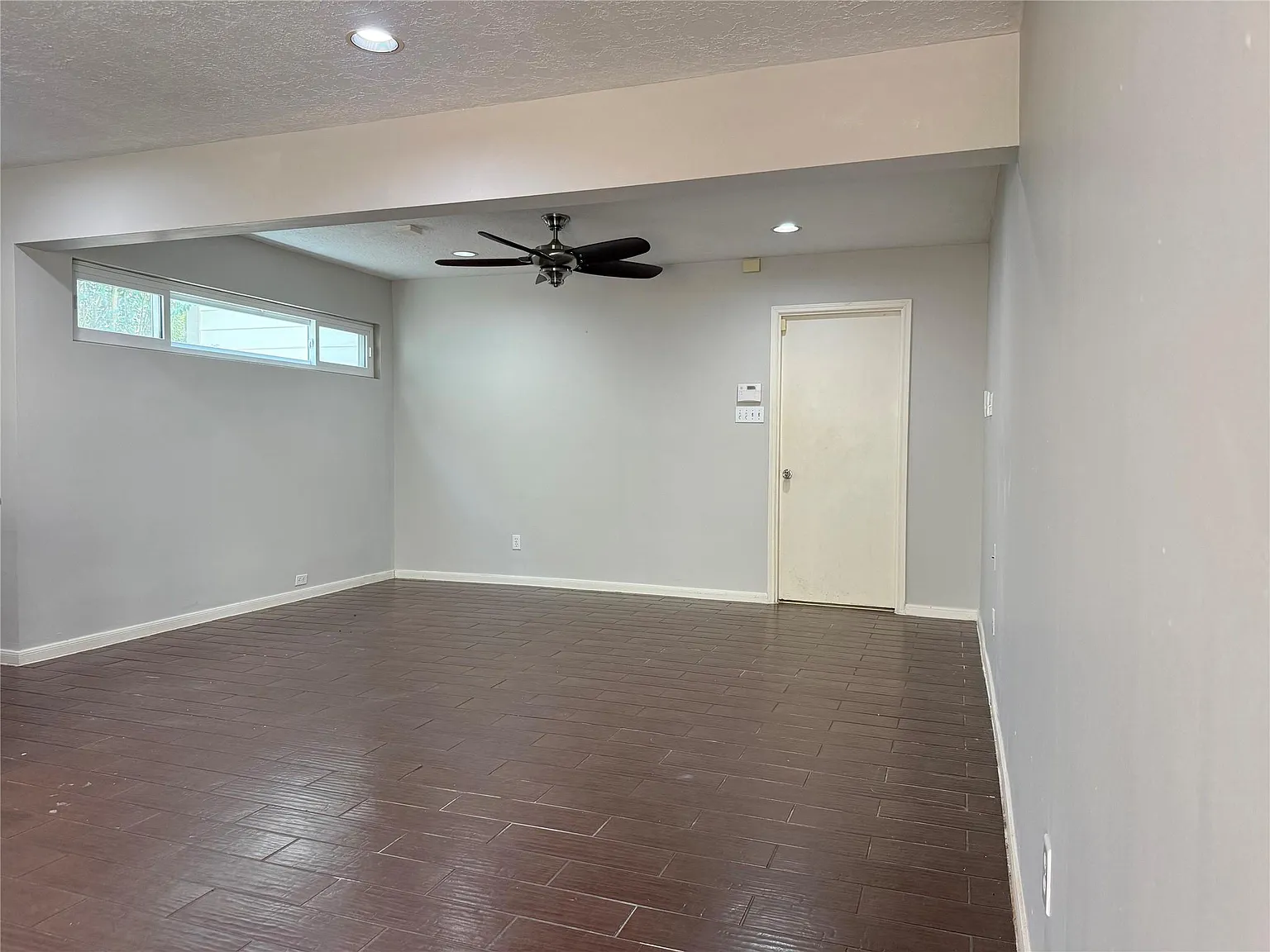3 bed, 2.0 bath, 2212 sqft, $2,300 — Photo 4