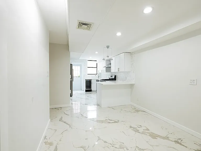 69 Adelphi St #G — Photo 4