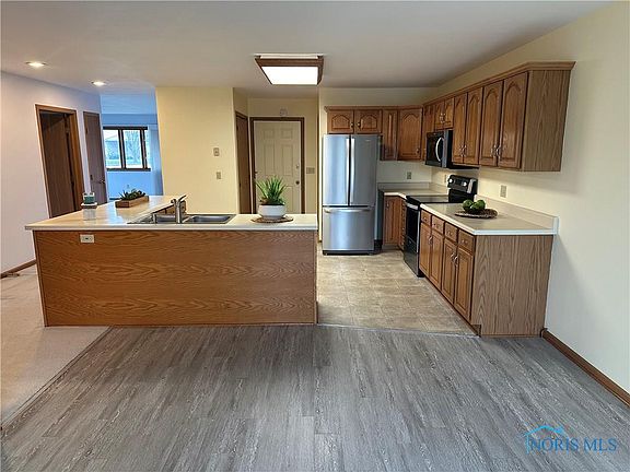 2nd image of 532 Woodpointe Dr