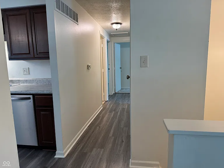 7717 Cambridge Dr — Photo 10