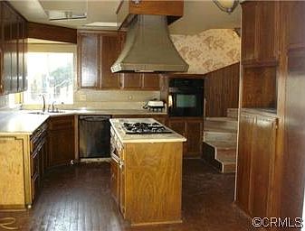 2nd image of 2436 Euclid Cres E