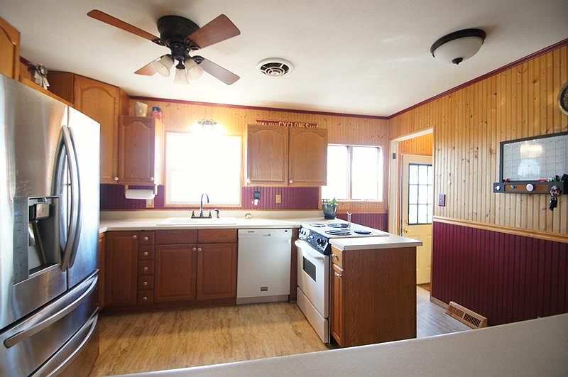 1st image of 198 Oakwood Dr